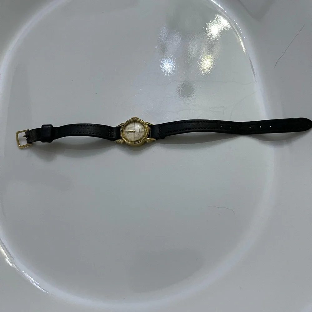 Vintage Lady Elgin watch 14 k gold filled